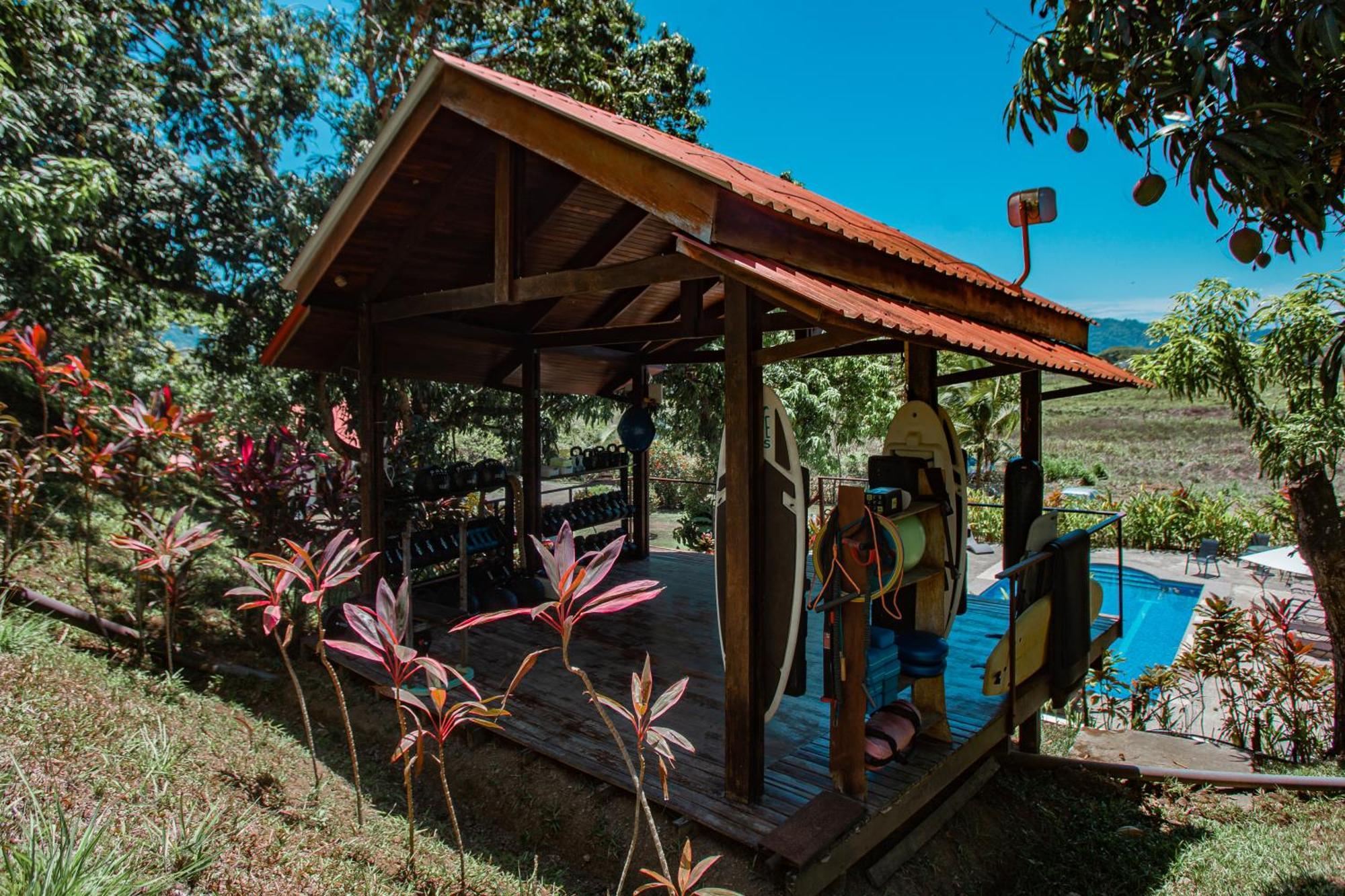 Surf Synergy All-Inclusive Surf Retreat ハコ エクステリア 写真
