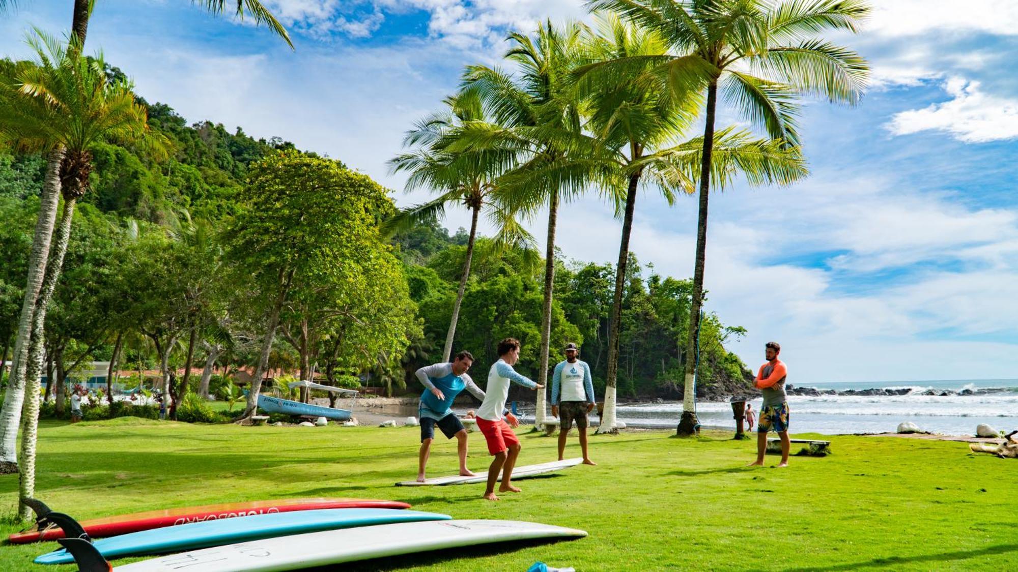 Surf Synergy All-Inclusive Surf Retreat ハコ エクステリア 写真