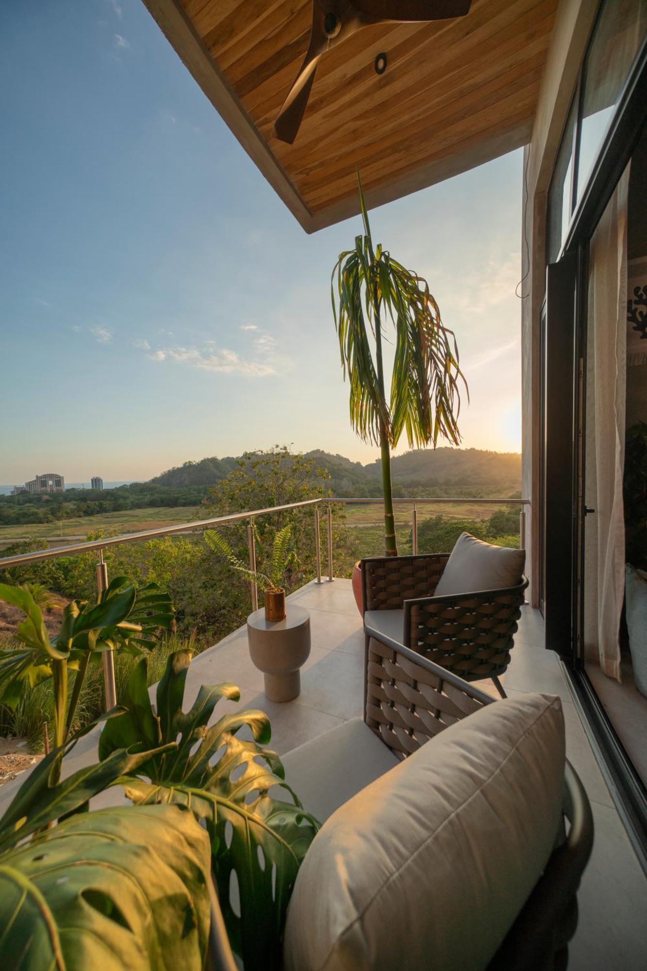 Surf Synergy All-Inclusive Surf Retreat ハコ エクステリア 写真